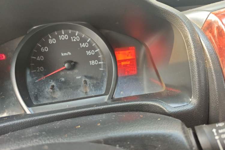 Used Nissan NV200 2012 1.6L 232 Seats Luxury Version Odometer Close Up
