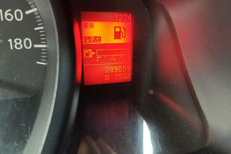 Used Nissan NV200 2012 1.6L 232 Seats Luxury Version Odometer Close Up