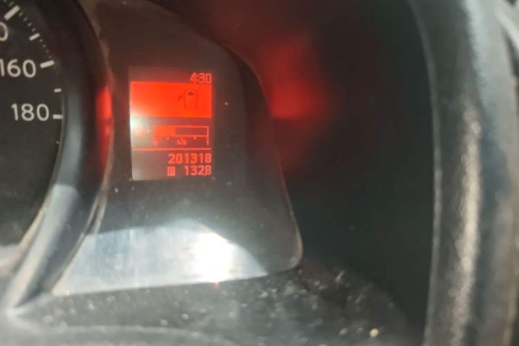 Used Nissan NV200 2012 1.6L 232 Seats Luxury Version Odometer Close Up