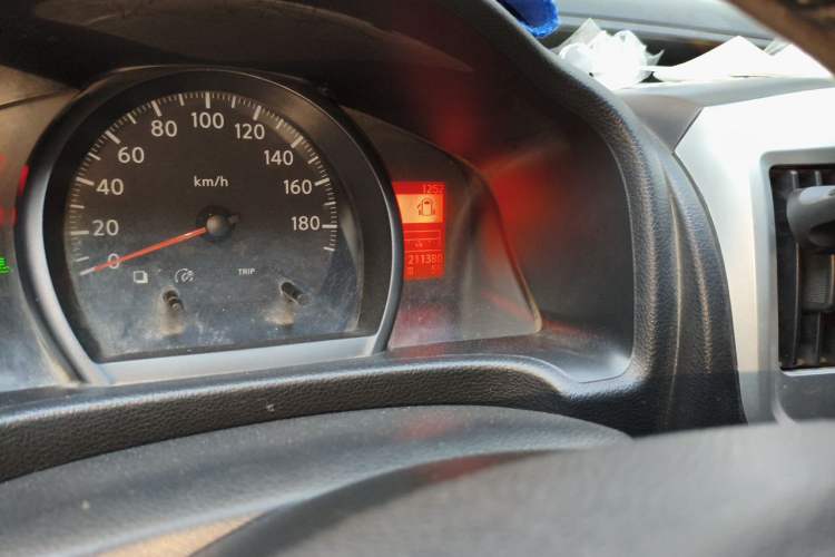 Used Nissan NV200 2012 1.6L 232 Seats Luxury Version Odometer Close Up