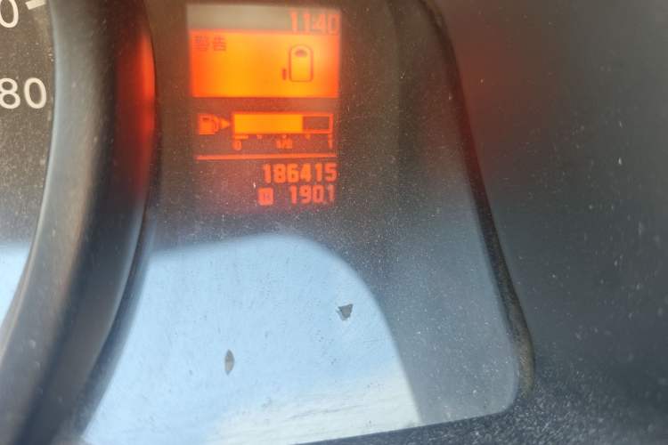 Used Nissan NV200 2012 1.6L 232 Seats Luxury Version Odometer Close Up