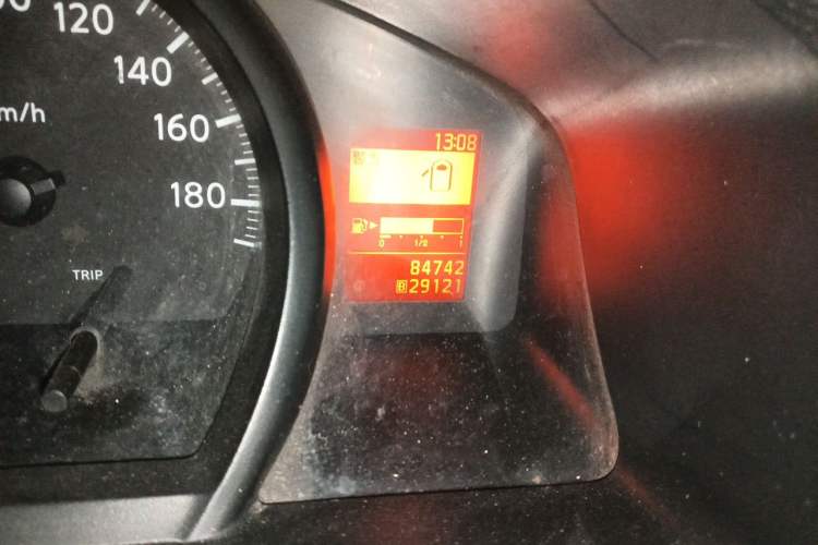 Used Nissan NV200 2012 1.6L 232 Seats Luxury Version Odometer Close Up