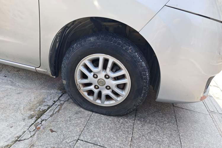 Used Nissan NV200 2012 1.6L 232 Seats Luxury Version Right Front Wheel Hub