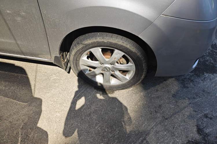 Used Nissan NV200 2012 1.6L 232 Seats Luxury Version Right Front Wheel Hub