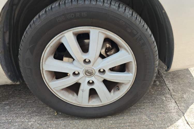 Used Nissan NV200 2012 1.6L 232 Seats Luxury Version Right Front Wheel Hub