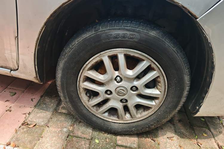 Used Nissan NV200 2012 1.6L 232 Seats Luxury Version Right Front Wheel Hub
