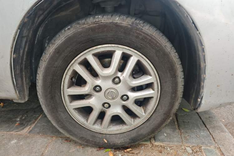 Used Nissan NV200 2012 1.6L 232 Seats Luxury Version Right Front Wheel Hub