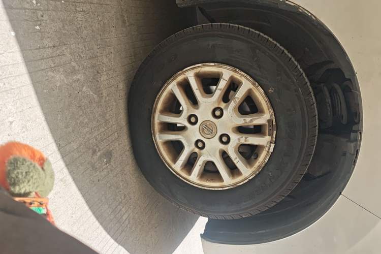 Used Nissan NV200 2012 1.6L 232 Seats Luxury Version Right Front Wheel Hub