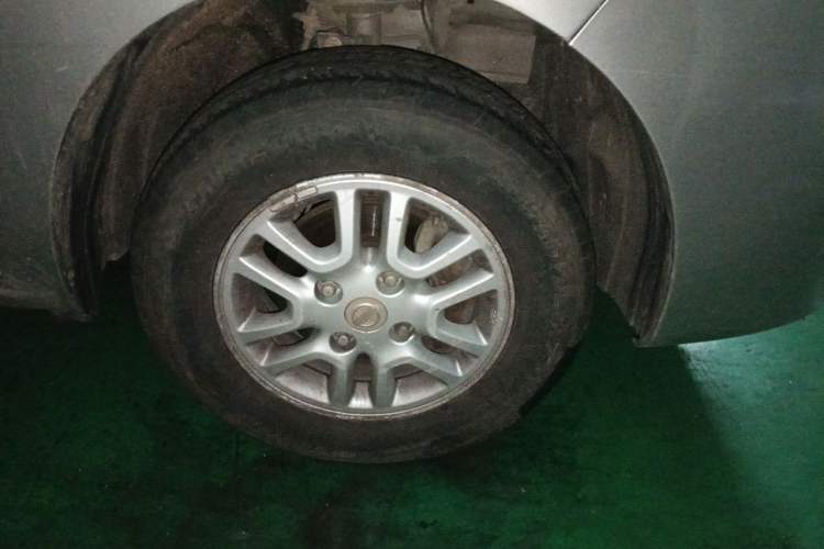 Used Nissan NV200 2012 1.6L 232 Seats Luxury Version Right Front Wheel Hub