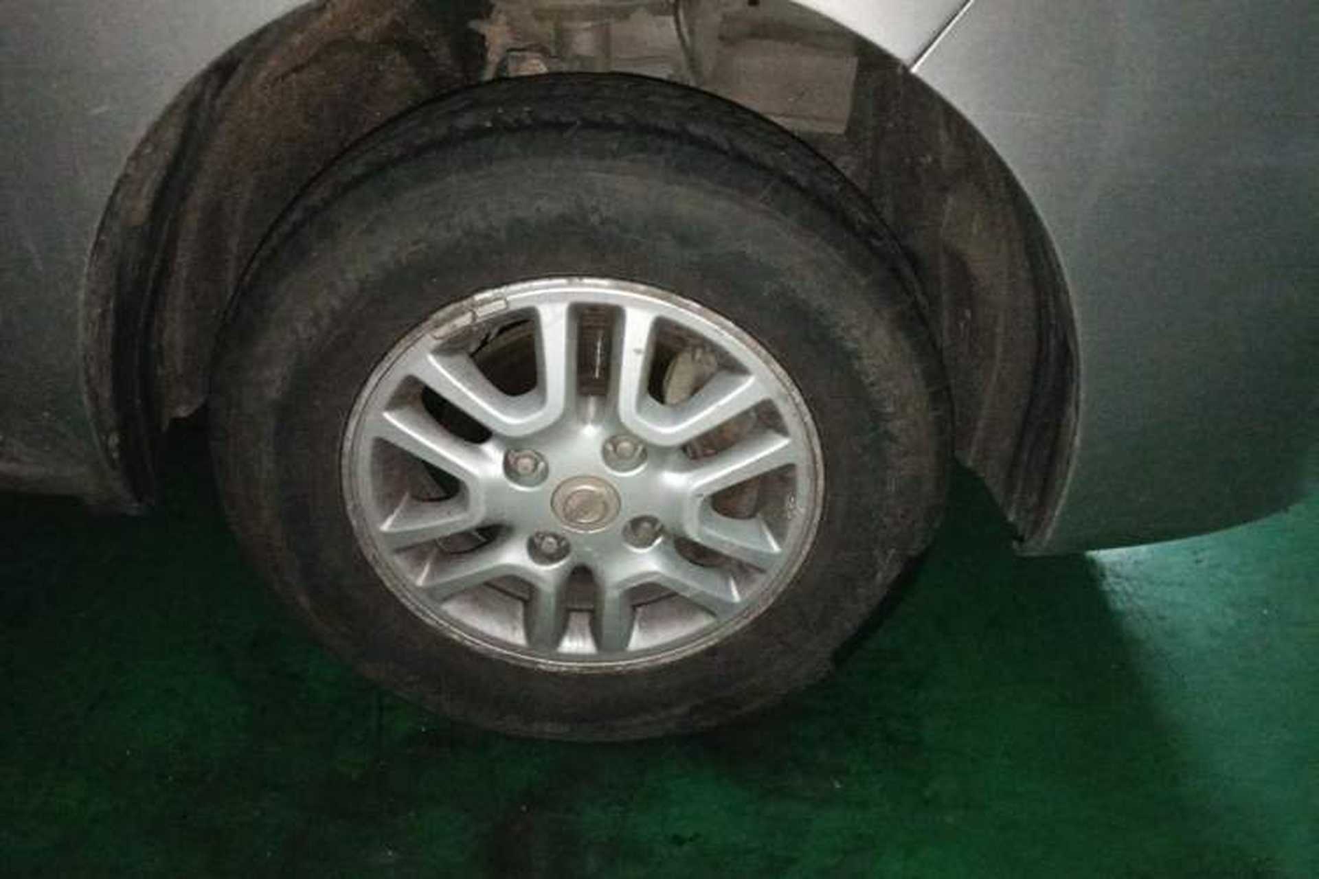 Used Nissan NV200 2012 1.6L 232 Seats Luxury Version Right Front Wheel Hub