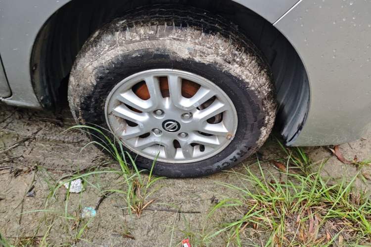 Used Nissan NV200 2012 1.6L 232 Seats Zunya Trim Right Front Wheel Hub