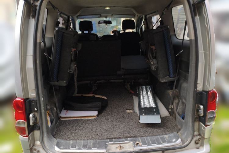 Used Nissan NV200 2012 1.6L 232 Seats Luxury Version Trunk
