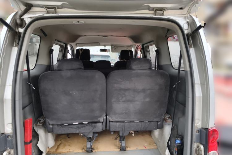 Used Nissan NV200 2012 1.6L 232 Seats Luxury Version Trunk