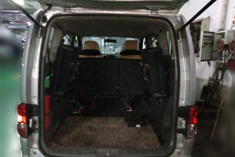Used Nissan NV200 2012 1.6L 232 Seats Luxury Version Trunk