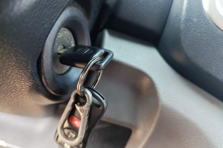 Used Nissan NV200 2012 1.6L 232 Seats Luxury Version Vehicle Key