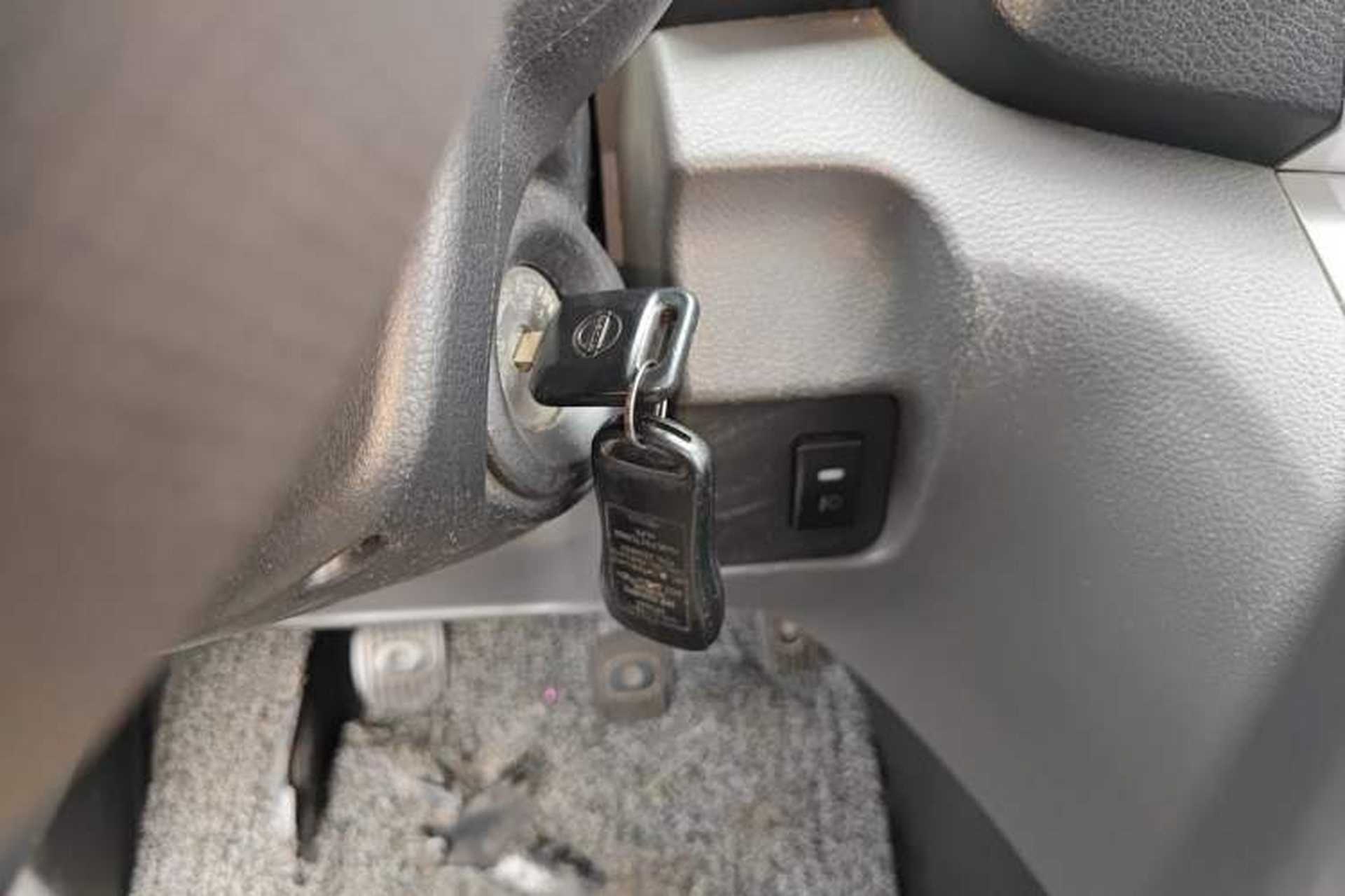Used Nissan NV200 2012 1.6L 232 Seats Luxury Version Vehicle Key