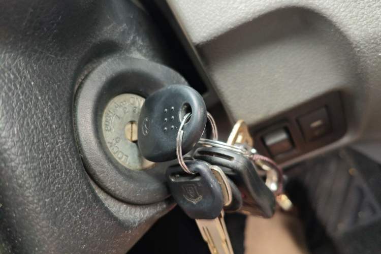Used Nissan NV200 2012 1.6L 232 Seats Luxury Version Vehicle Key
