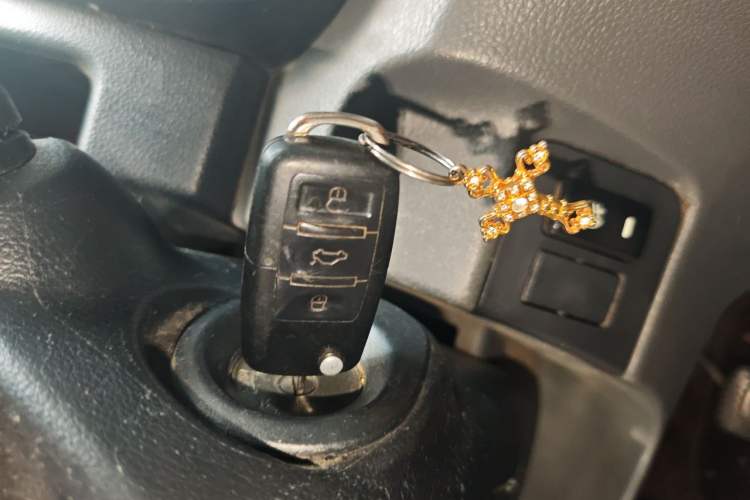 Used Nissan NV200 2012 1.6L 232 Seats Luxury Version Vehicle Key