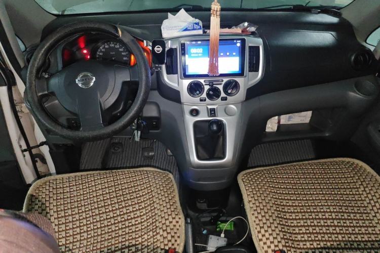 Used Nissan NV200 2012 1.6L 232 Seats Luxury Version Center Console