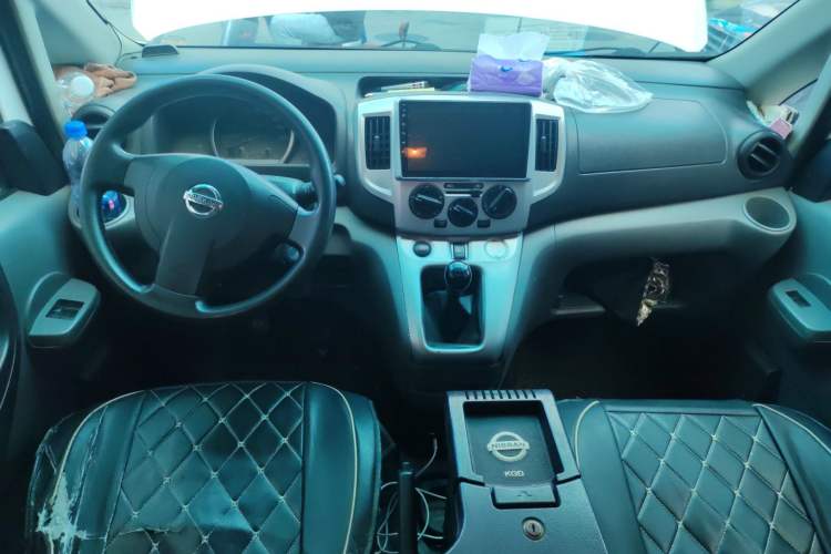 Used Nissan NV200 2012 1.6L 232 Seats Luxury Version Center Console
