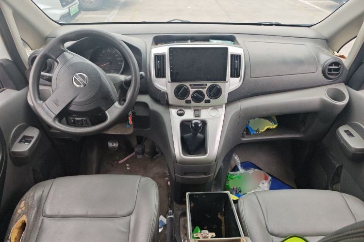 Used Nissan NV200 2012 1.6L 232 Seats Luxury Version Center Console