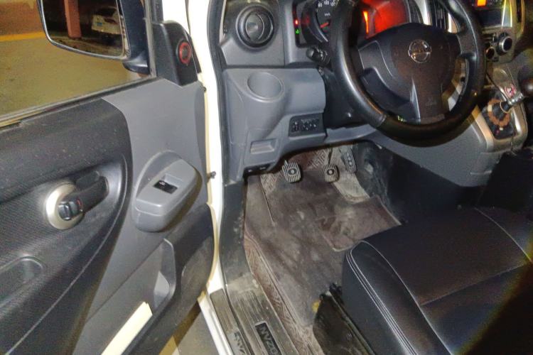 Used Nissan NV200 2012 1.6L 232 Seats Luxury Version Driver Seat