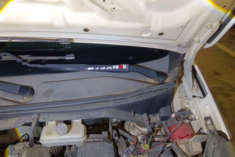 Used Nissan NV200 2012 1.6L 232 Seats Luxury Version Engine Bay Left