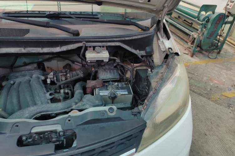 Used Nissan NV200 2012 1.6L 232 Seats Luxury Version Engine Bay Left