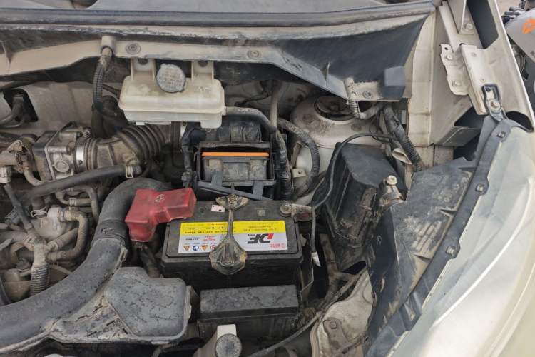 Used Nissan NV200 2012 1.6L 232 Seats Luxury Version Engine Bay Left