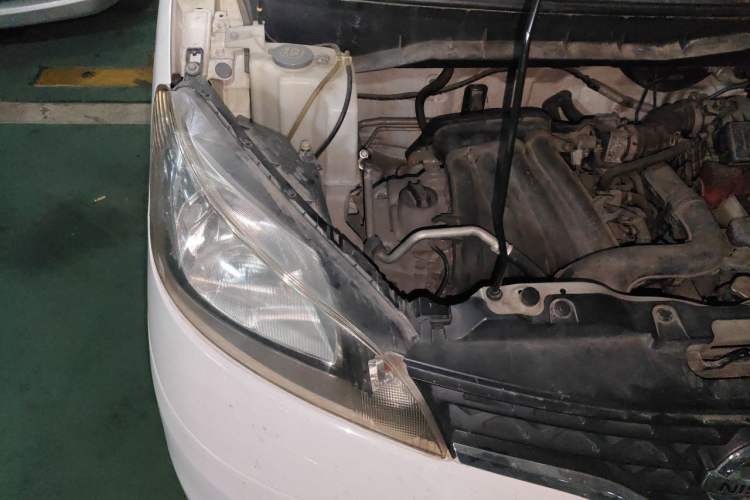 Used Nissan NV200 2012 1.6L 232 Seats Luxury Version Engine Bay Right