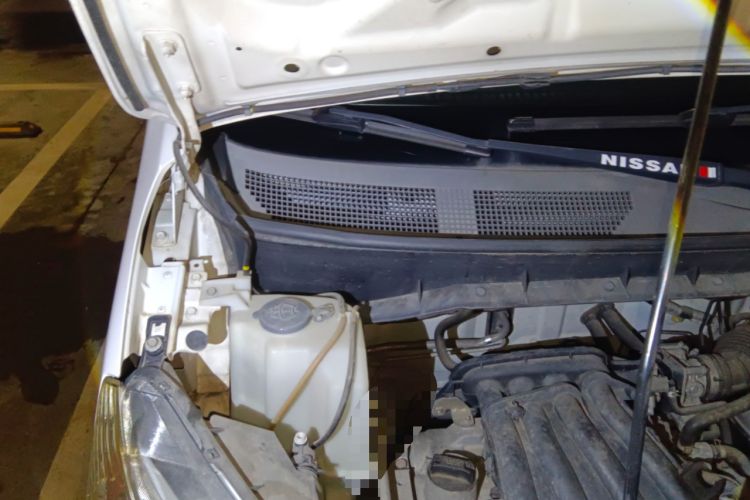 Used Nissan NV200 2012 1.6L 232 Seats Luxury Version Engine Bay Right