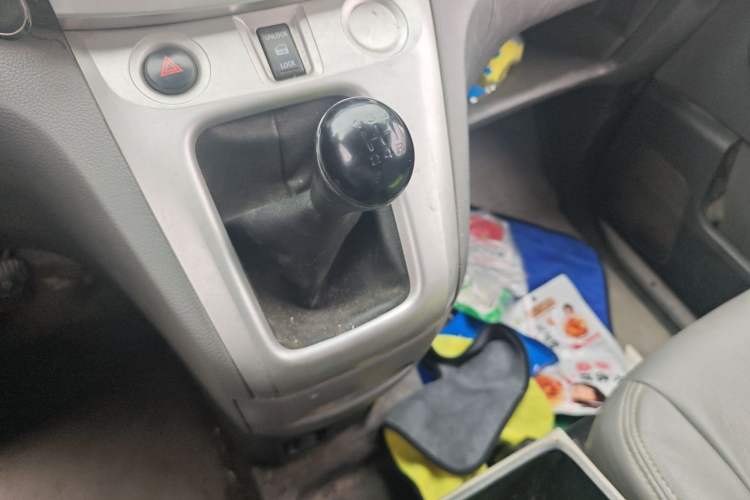 Used Nissan NV200 2012 1.6L 232 Seats Luxury Version Gear Lever