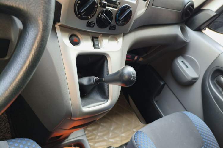 Used Nissan NV200 2012 1.6L 232 Seats Zunya Trim Gear Lever