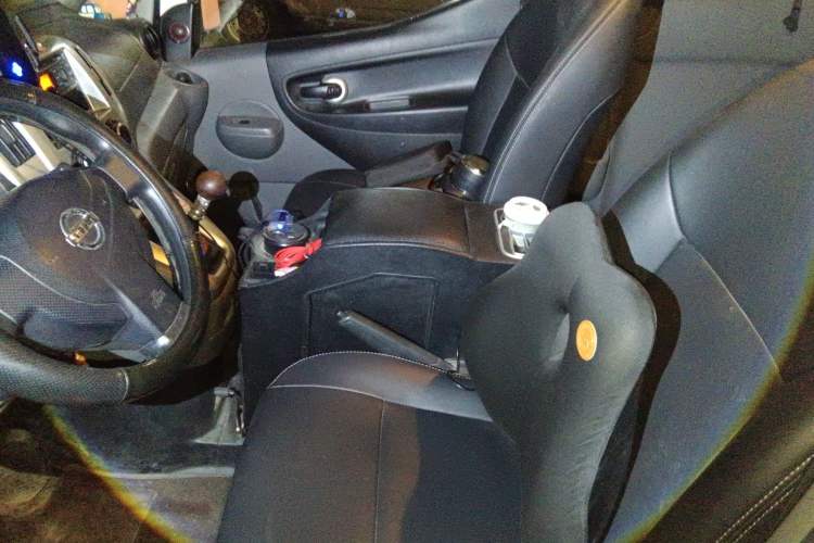 Used Nissan NV200 2012 1.6L 232 Seats Luxury Version Left Front Seat