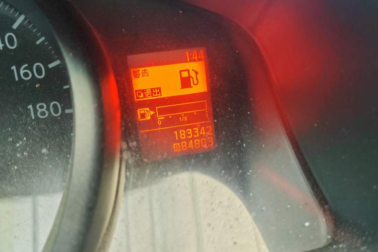 Used Nissan NV200 2012 1.6L 232 Seats Luxury Version Odometer Close Up