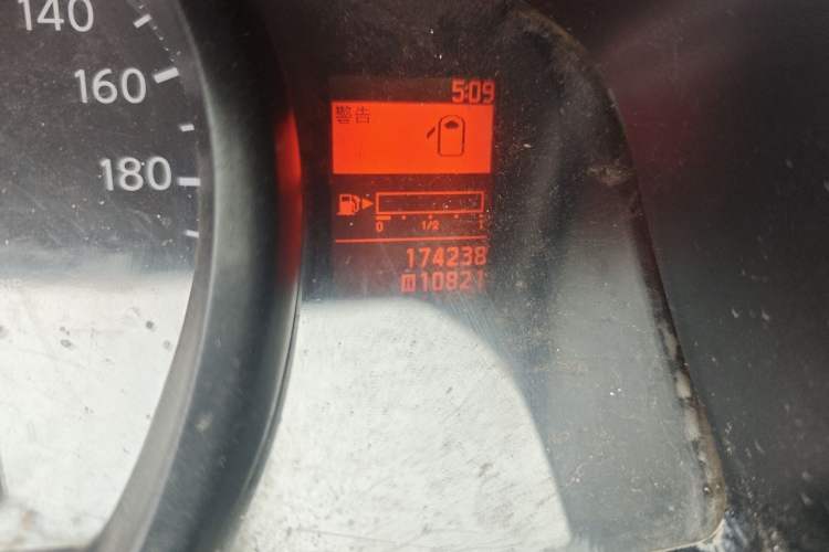 Used Nissan NV200 2012 1.6L 232 Seats Luxury Version Odometer Close Up