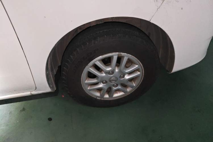 Used Nissan NV200 2012 1.6L 232 Seats Luxury Version Right Front Wheel Hub