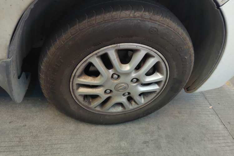 Used Nissan NV200 2012 1.6L 232 Seats Luxury Version Right Front Wheel Hub