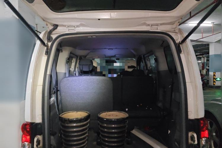 Used Nissan NV200 2012 1.6L 232 Seats Luxury Version Trunk