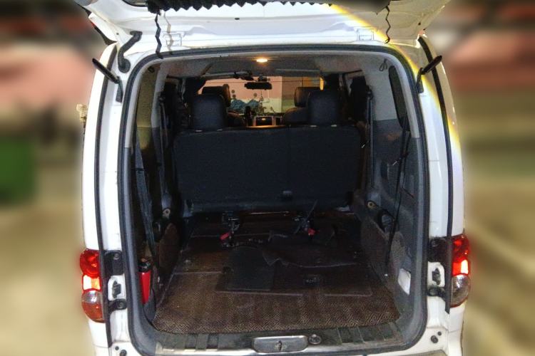 Used Nissan NV200 2012 1.6L 232 Seats Luxury Version Trunk