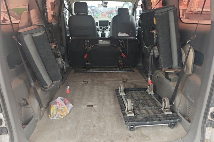 Used Nissan NV200 2012 1.6L 232 Seats Luxury Version Trunk