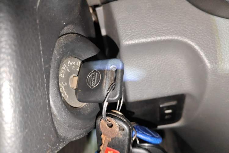 Used Nissan NV200 2012 1.6L 232 Seats Luxury Version Vehicle Key