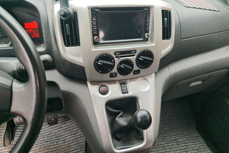 Used Nissan NV200 2013 1.6L Luxury Model China IV Standard Audio And AC Panel