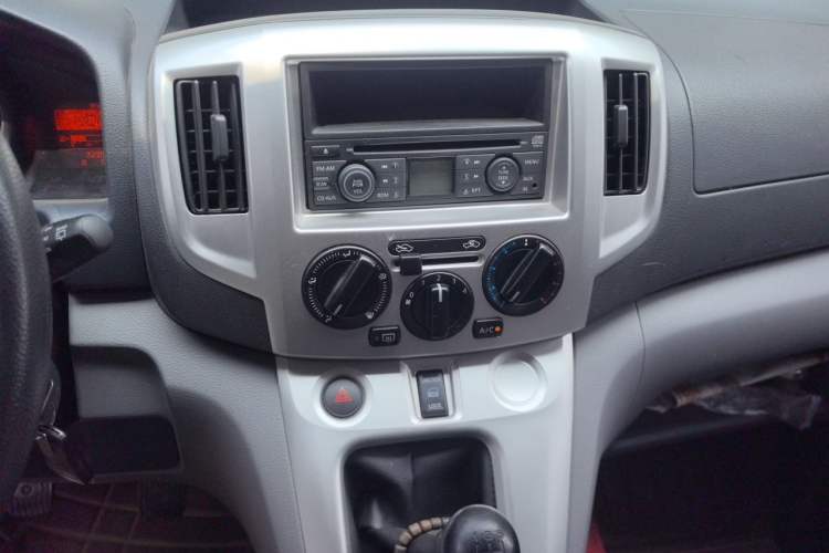 Used Nissan NV200 2013 1.6L Luxury Model China IV Standard Audio And AC Panel
