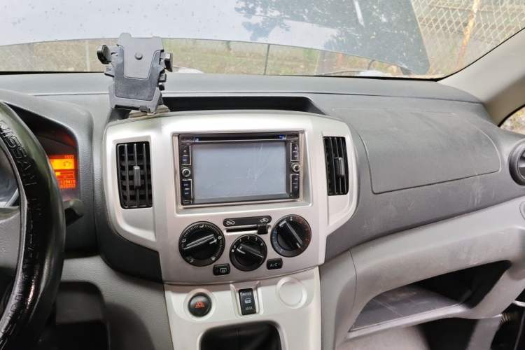 Used Nissan NV200 2013 1.6L Luxury Model China IV Standard Audio And AC Panel