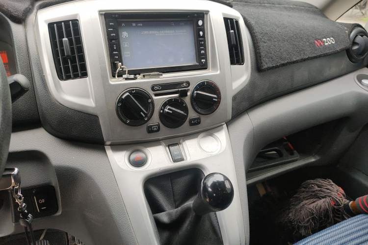 Used Nissan NV200 2013 1.6L Luxury Model China IV Standard Audio And AC Panel