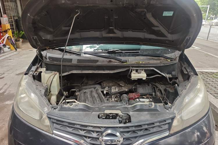 Used Nissan NV200 2013 1.6L Luxury Model China IV Standard Engine Bay