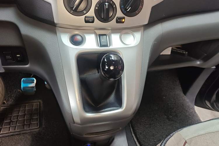 Used Nissan NV200 2013 1.6L Luxury Model China IV Standard Gear Lever