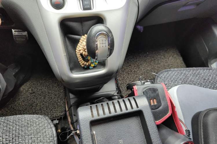 Used Nissan NV200 2013 1.6L Luxury Model China IV Standard Gear Lever