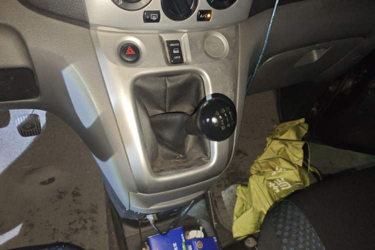 Used Nissan NV200 2013 1.6L Luxury Model China IV Standard Gear Lever